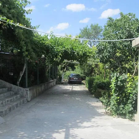 Spiro Guest house