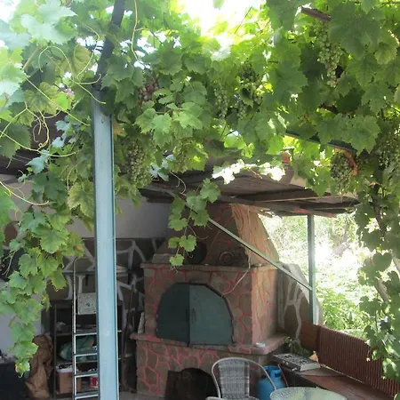 Spiro Guest house *