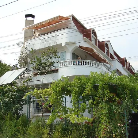 Spiro Guest house *